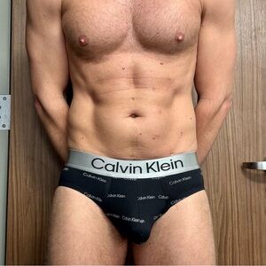 Calvin Klein Brushed Microfiber Stretch Hip Brief | black | small